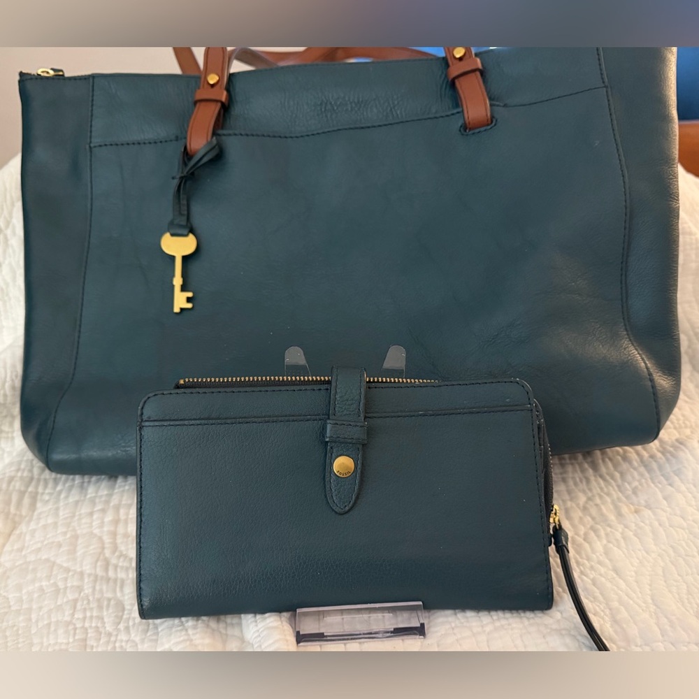 Fossil Rachel Large Leather Tote with Fossil Leather Fiona Tab Clutch Wallet.